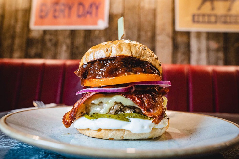 A photo of a hamburger.